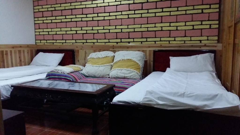 Tibet Guesthouse 虎跳峡卓玛客栈 Шангрі-Ла Номер фото